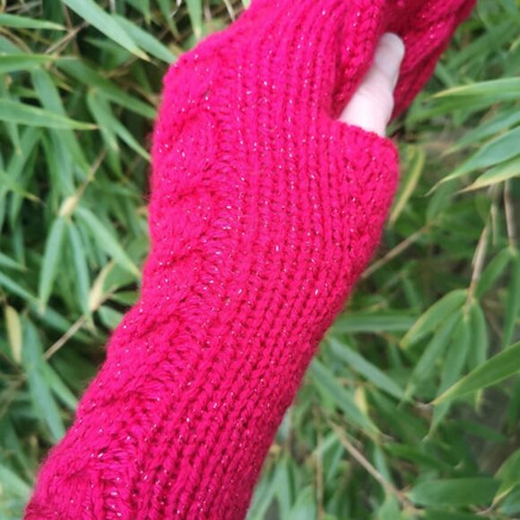 Red Sparkle Glitter Handmade Knit Twist Fingerless Gloves - Picture 8 of 9